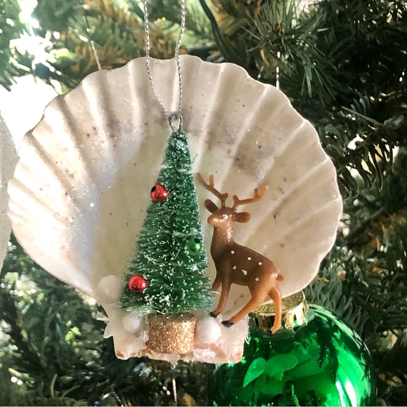 NEW! White Scallop Seashell Reindeer Christmas Ornament - Picture 1 of 5